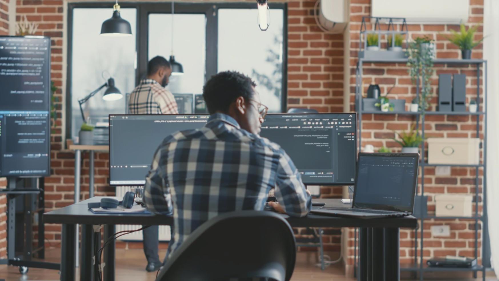 Ambiente di lavoro moderno per lo sviluppo di ottimizzazioni 3D